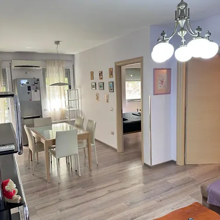 Apartment Stylish Downtown Getaway Tirana